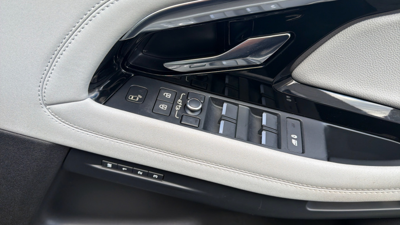 Land Rover Range Rover Evoque 2.0 D200 R-Dynamic SE 5dr Auto Diesel Hatchback